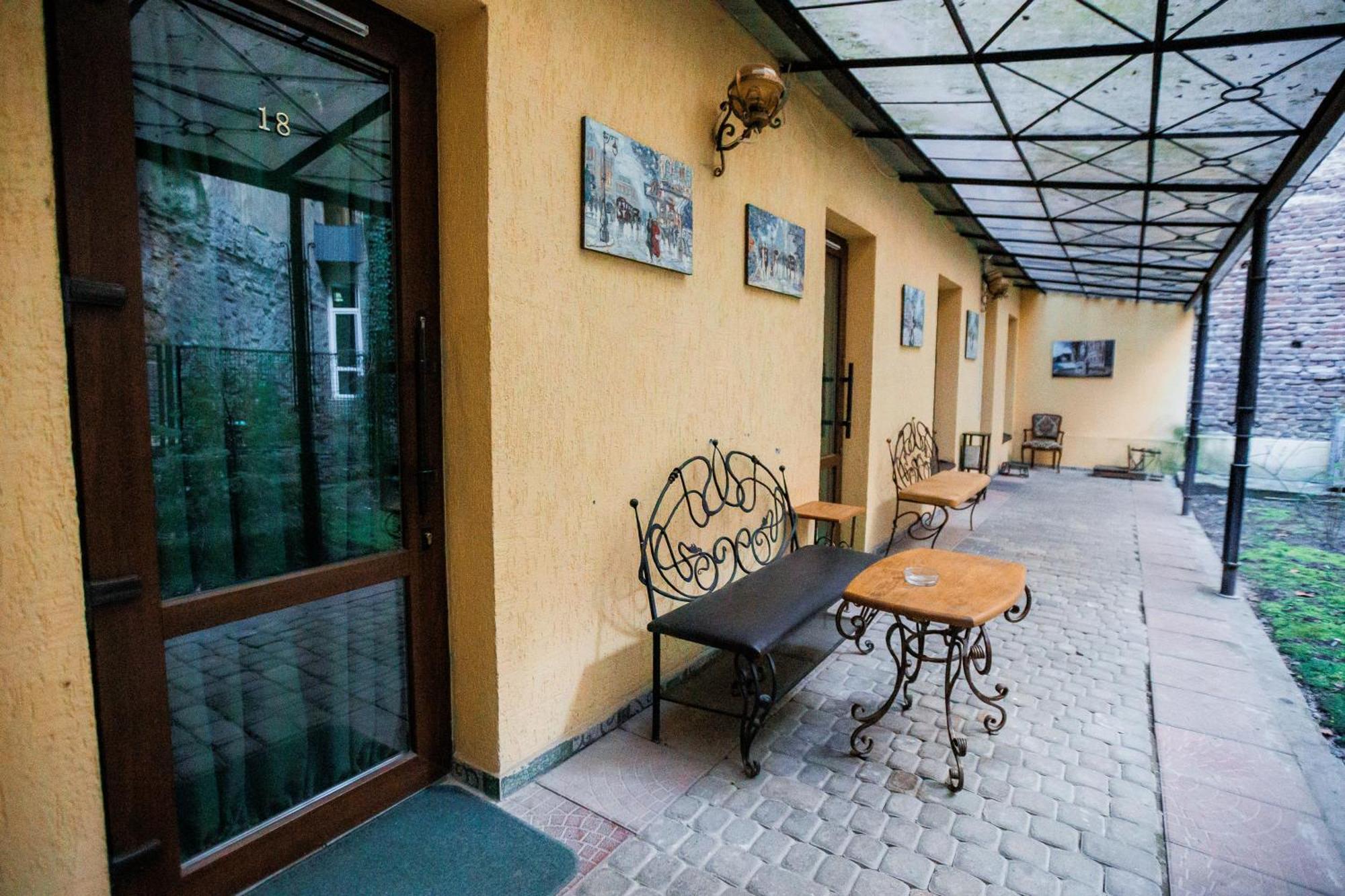Staryi Krakiv Hotel ลวีฟ ภายนอก รูปภาพ