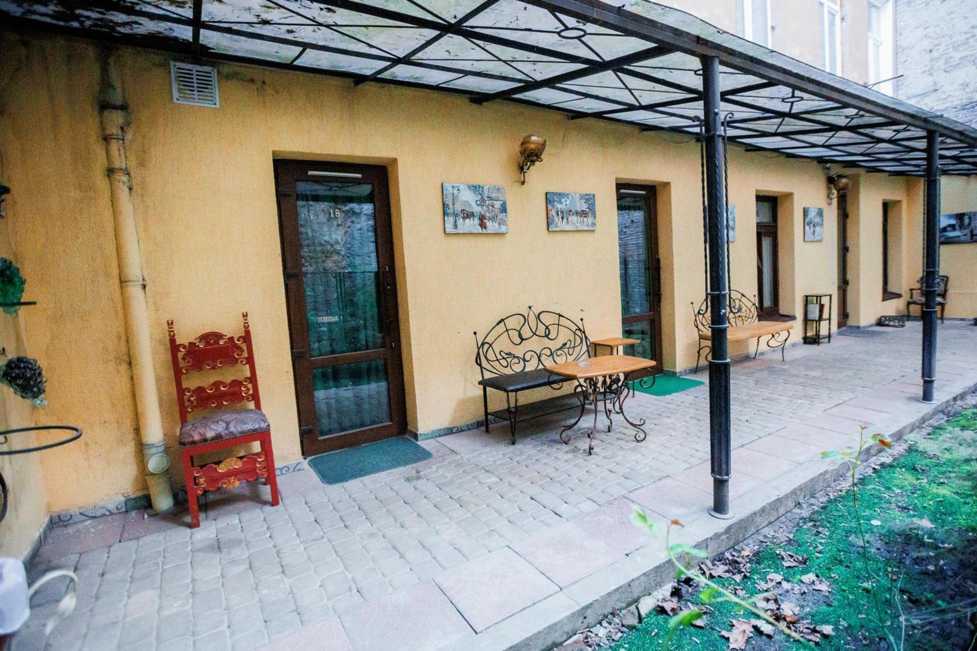 Staryi Krakiv Hotel ลวีฟ ภายนอก รูปภาพ