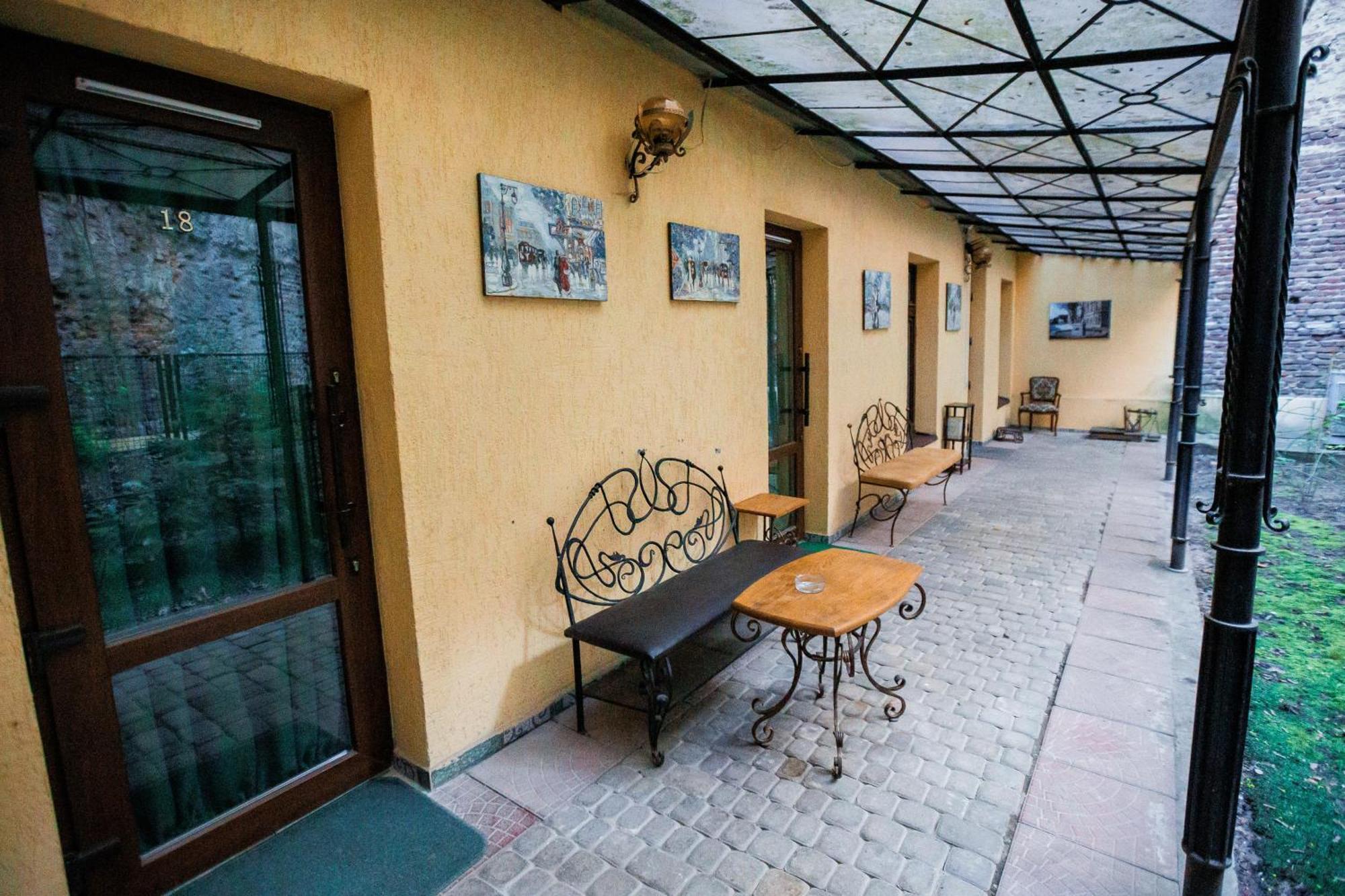Staryi Krakiv Hotel ลวีฟ ภายนอก รูปภาพ