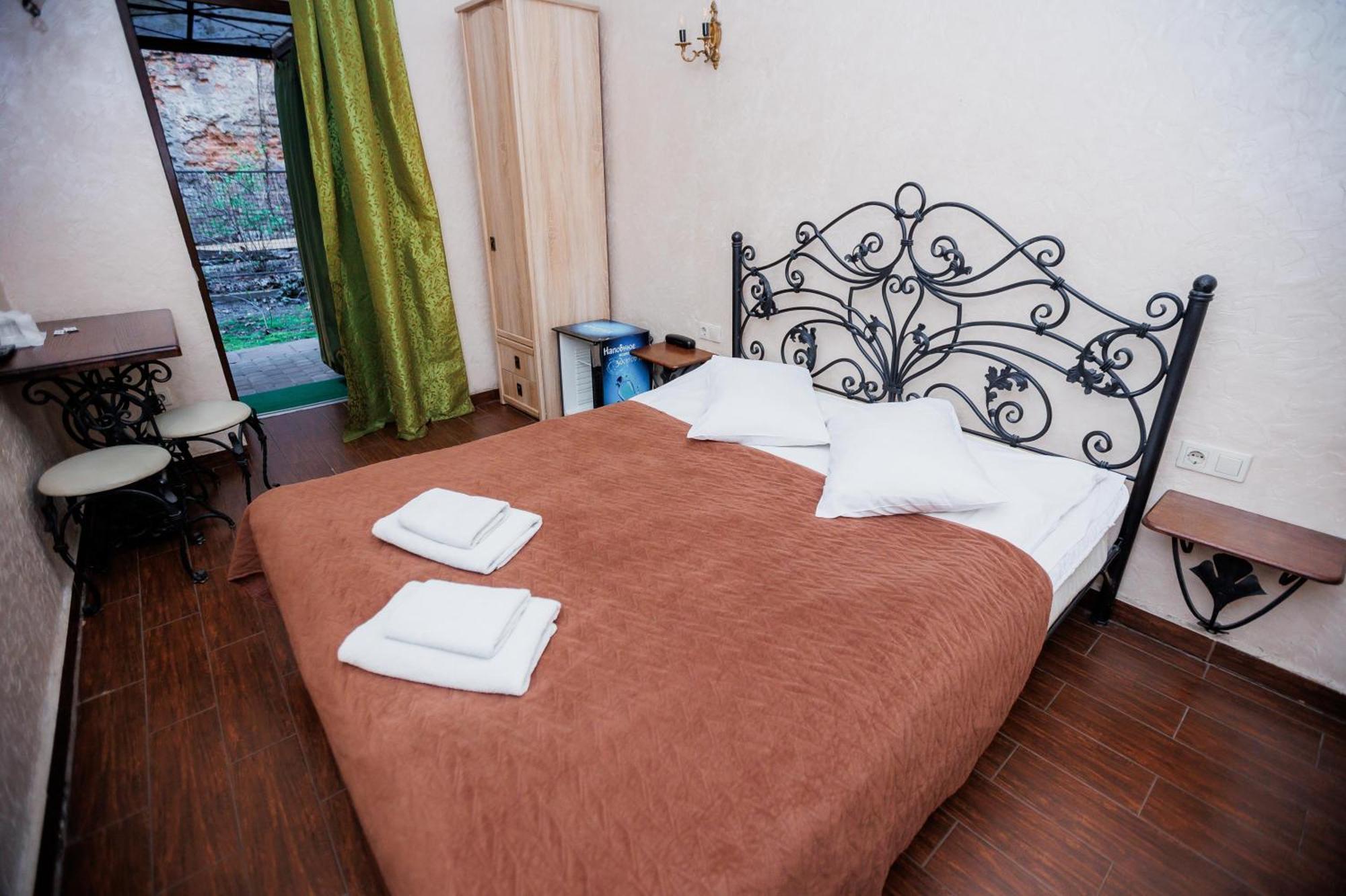 Staryi Krakiv Hotel ลวีฟ ภายนอก รูปภาพ