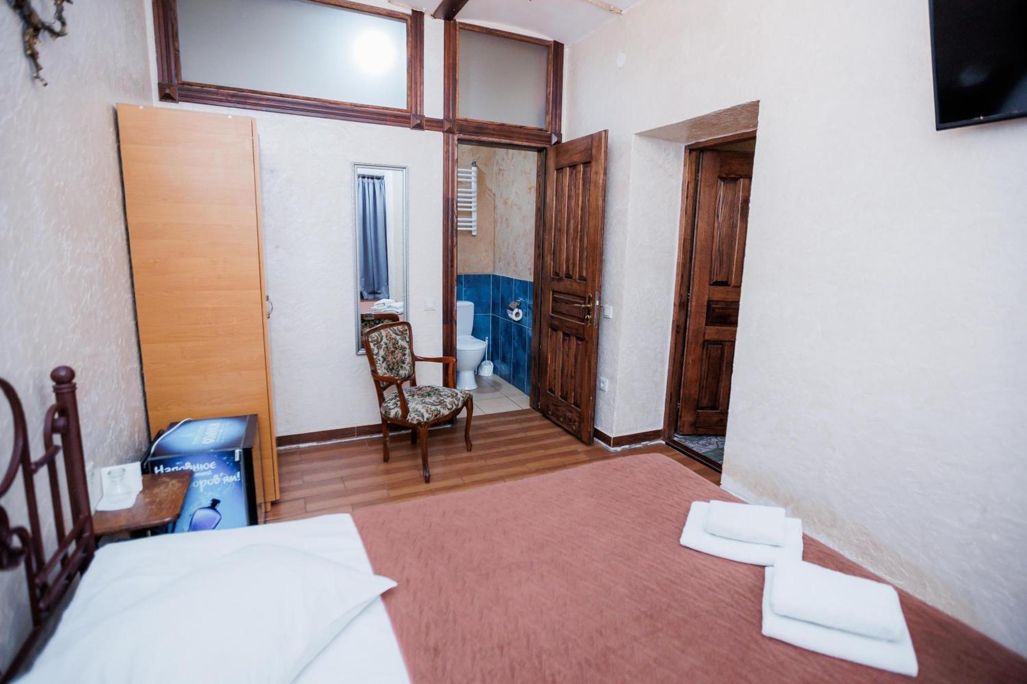 Staryi Krakiv Hotel ลวีฟ ภายนอก รูปภาพ