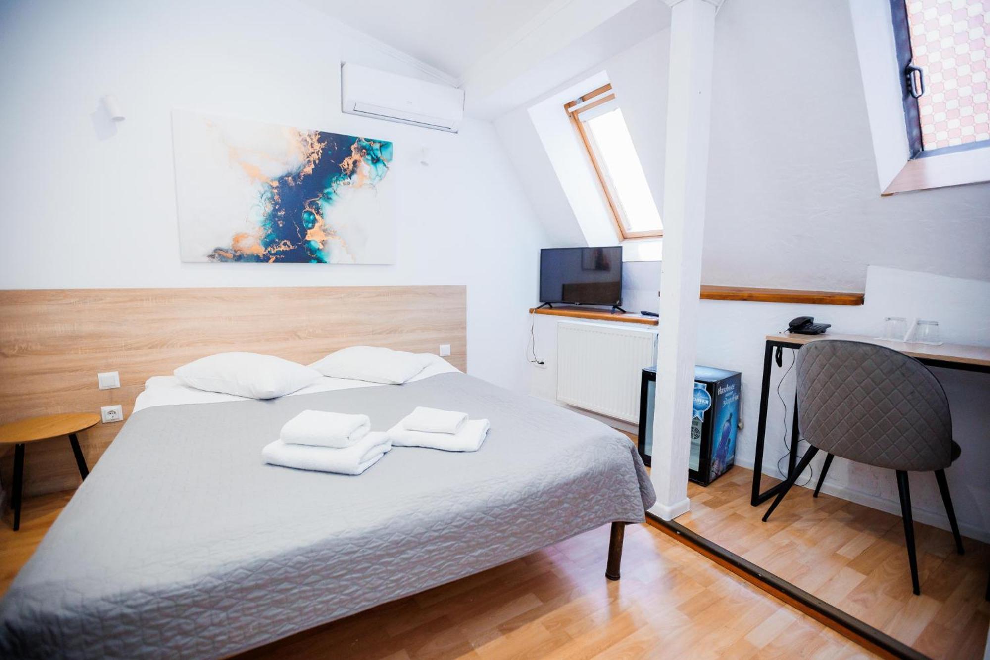 Staryi Krakiv Hotel ลวีฟ ภายนอก รูปภาพ