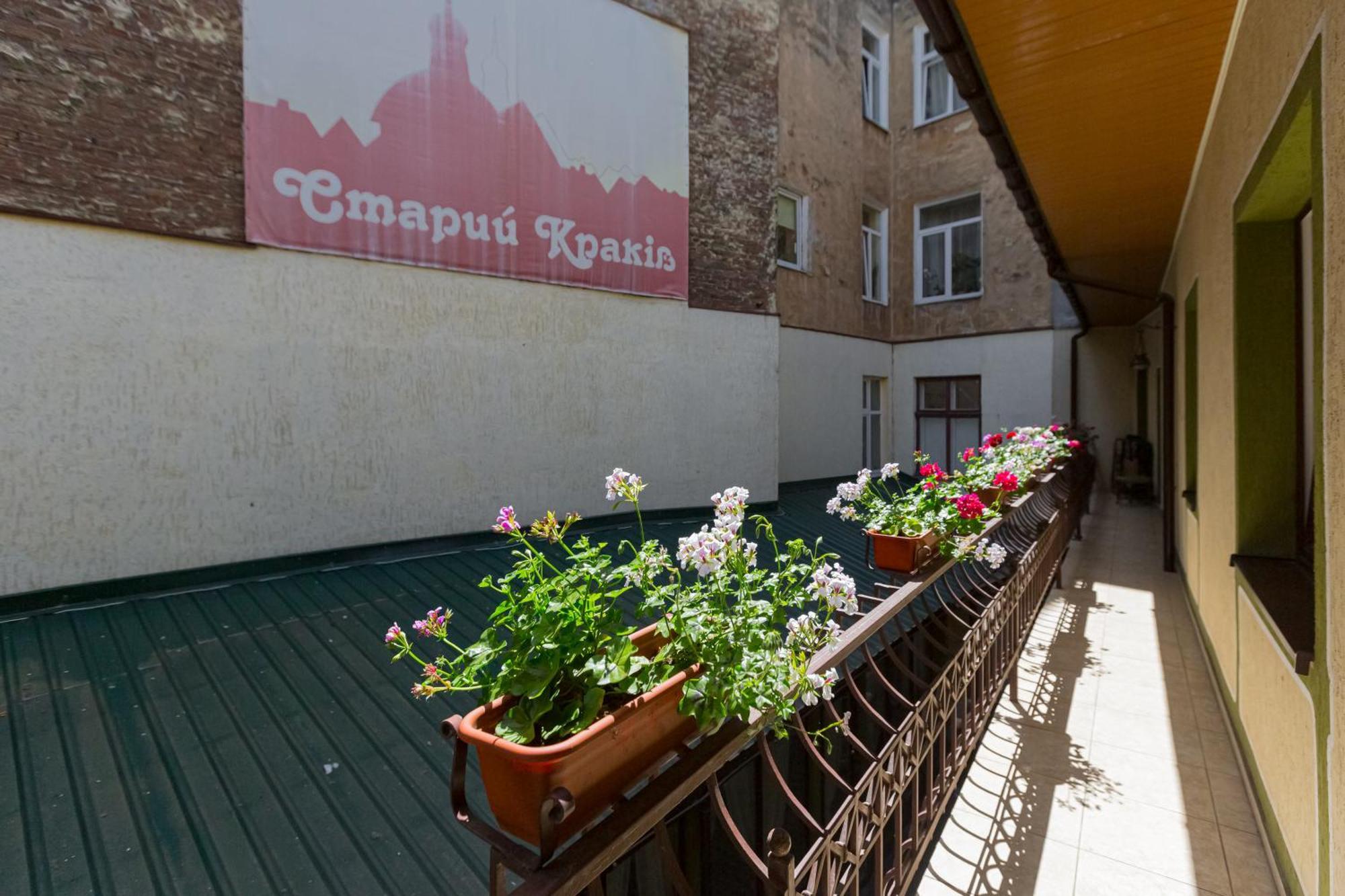 Staryi Krakiv Hotel ลวีฟ ภายนอก รูปภาพ