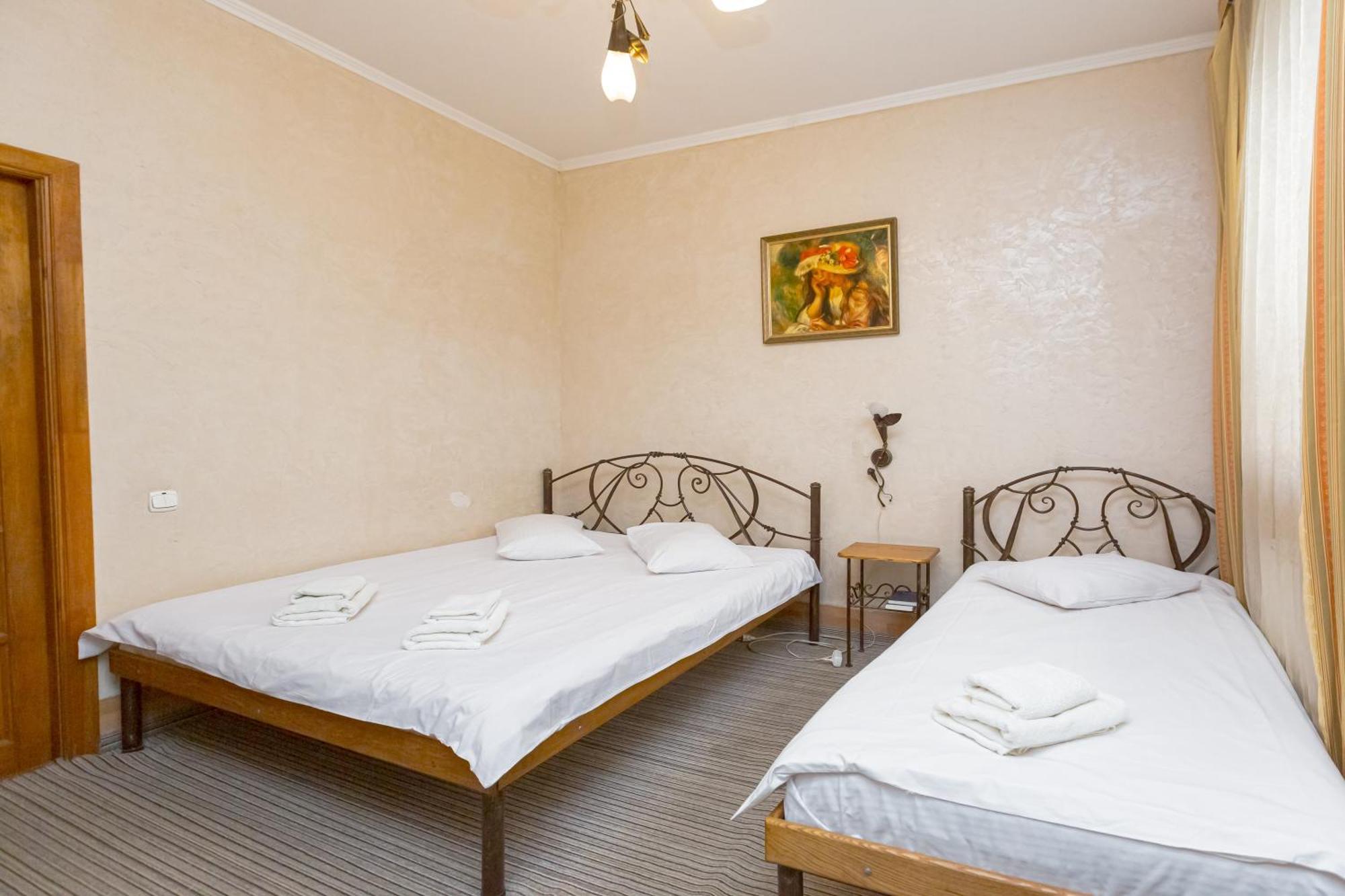 Staryi Krakiv Hotel ลวีฟ ภายนอก รูปภาพ
