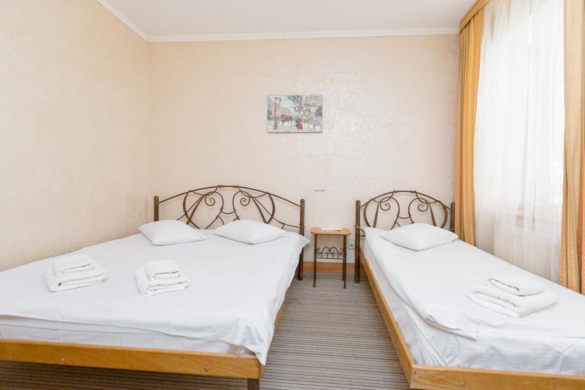 Staryi Krakiv Hotel ลวีฟ ภายนอก รูปภาพ