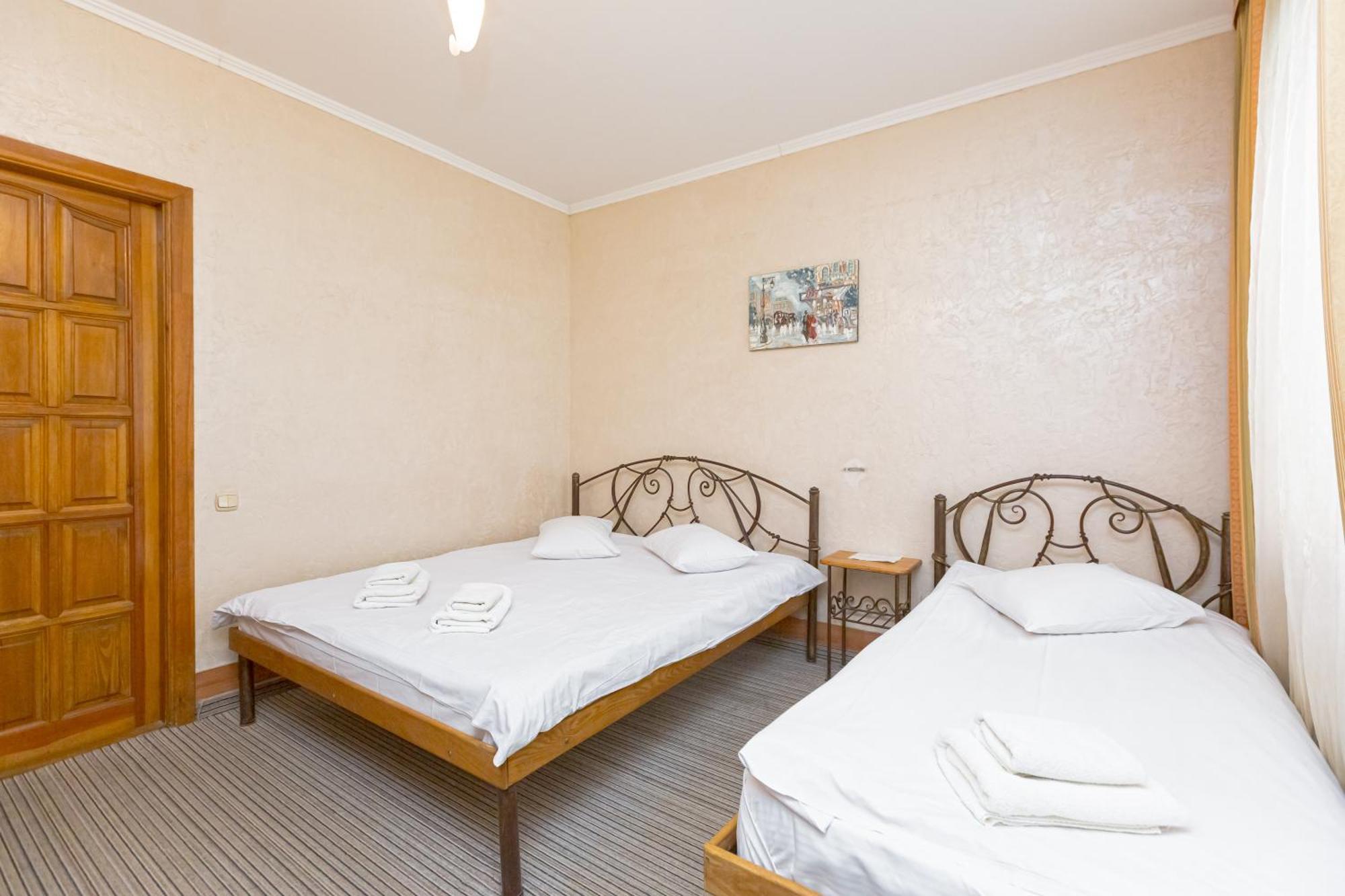 Staryi Krakiv Hotel ลวีฟ ภายนอก รูปภาพ