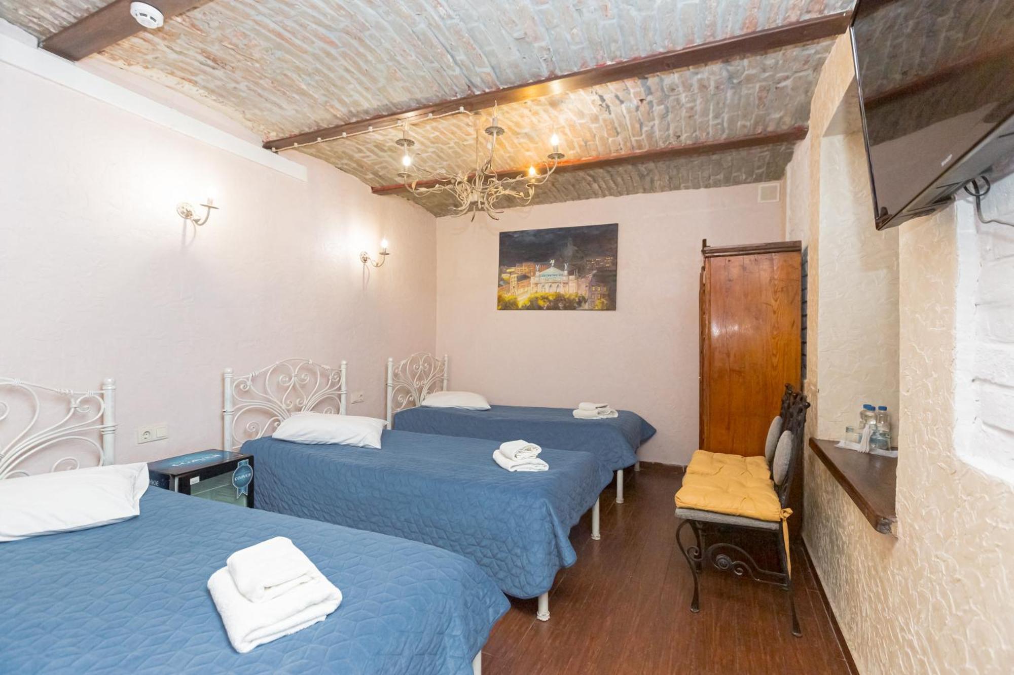 Staryi Krakiv Hotel ลวีฟ ภายนอก รูปภาพ