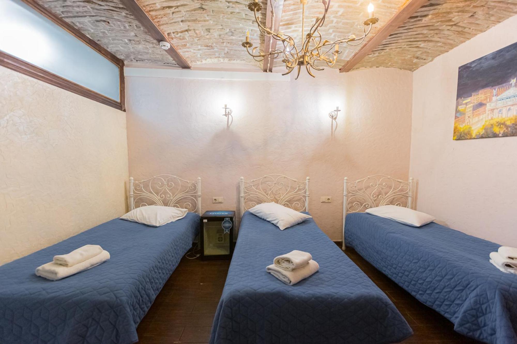 Staryi Krakiv Hotel ลวีฟ ภายนอก รูปภาพ