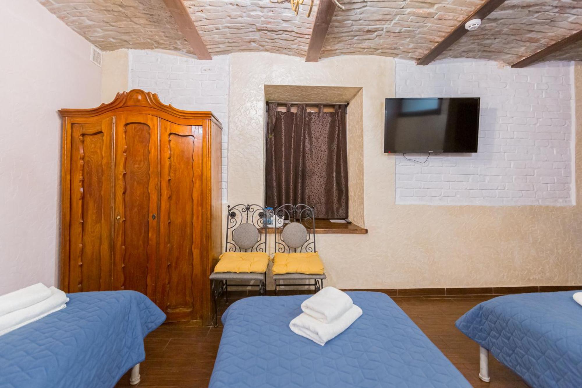 Staryi Krakiv Hotel ลวีฟ ภายนอก รูปภาพ
