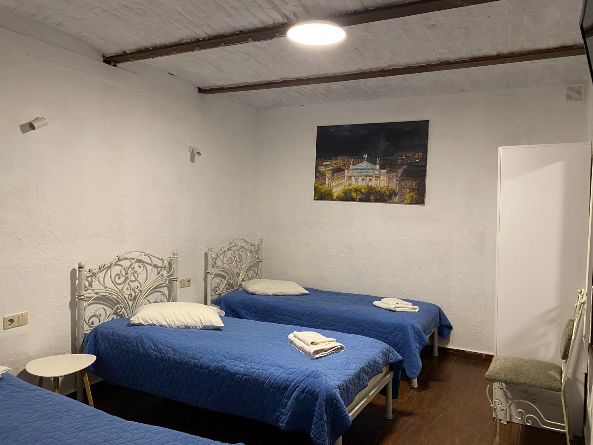 Staryi Krakiv Hotel ลวีฟ ภายนอก รูปภาพ